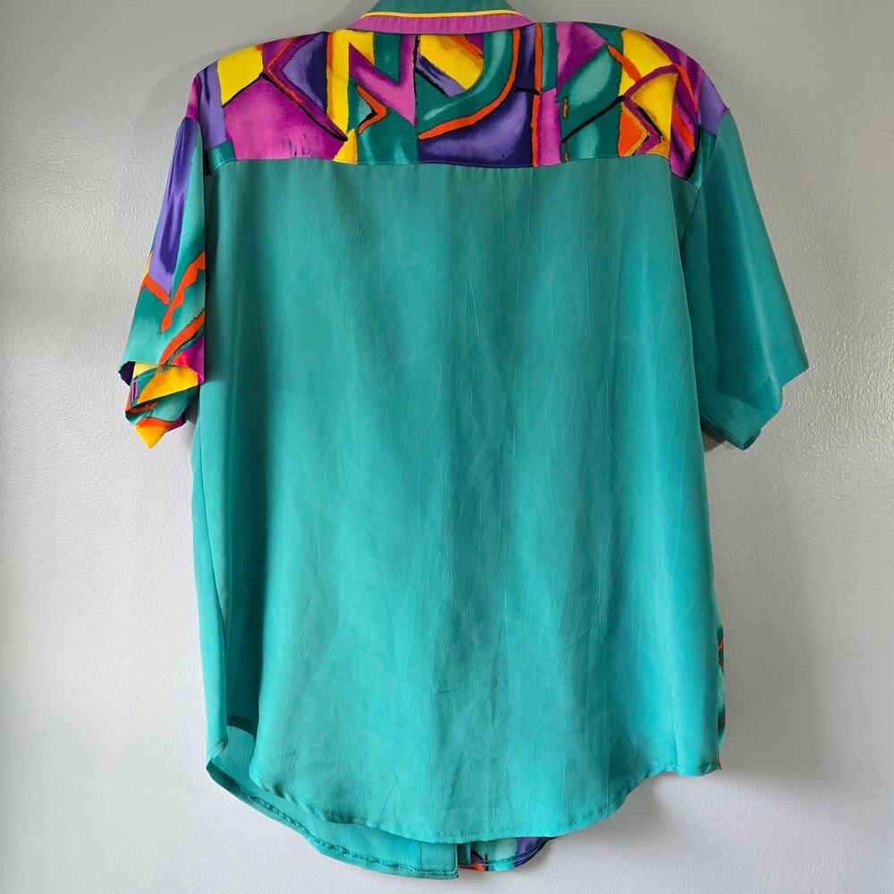 PREO-City Girl Women's Short Sleeved Shirt Green w/Multicolor Geometric Design - Picture 2 of 15